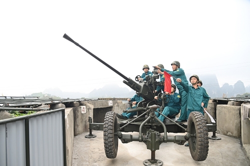Bộ CHQS tỉnh Quảng Ninh thăm, chúc Tết Đại đội Pháo Phòng không 37mm tự vệ Đặng Bá Hát, Công ty Tuyển Than Hòn Gai- Vinacomin